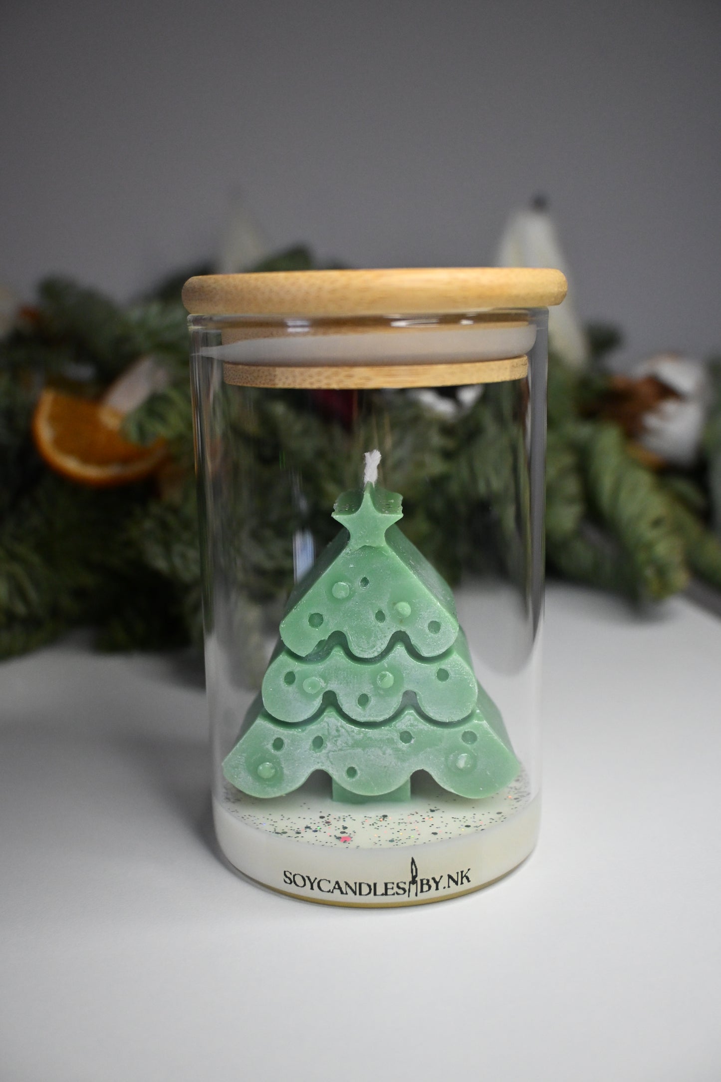 Vianočný stromček s dreveným viečkom